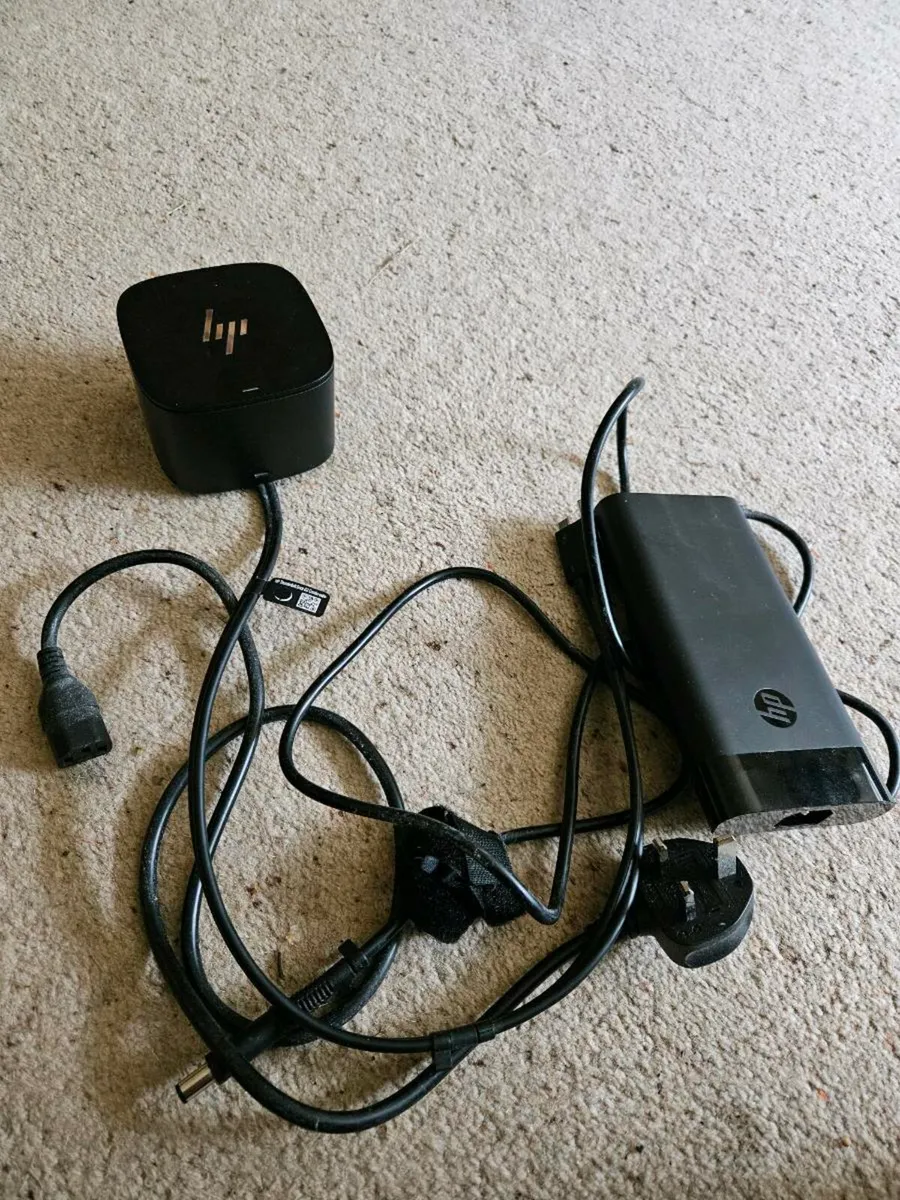 HP Docking station with Universal adapter G2 - Image 1