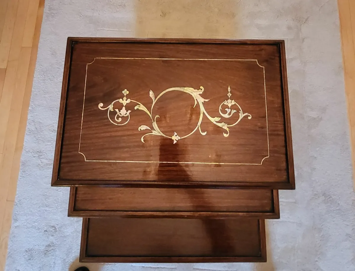 Nest of tables - Image 1