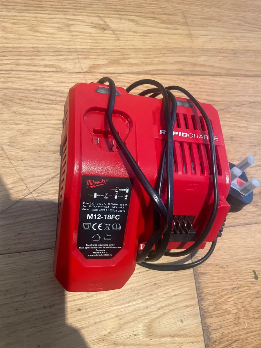 Milwaukee Rapid charger 18v
