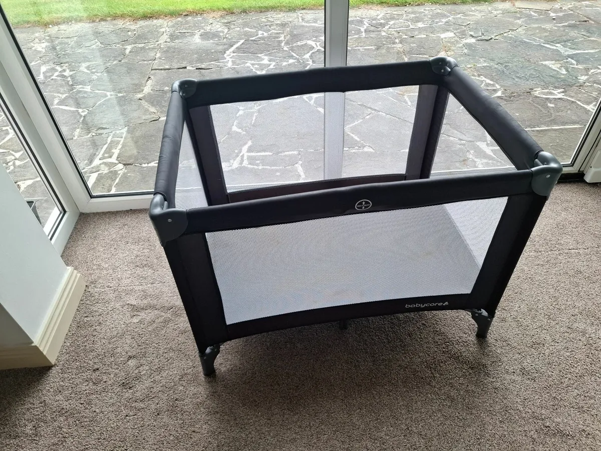 Travel cot - Image 1