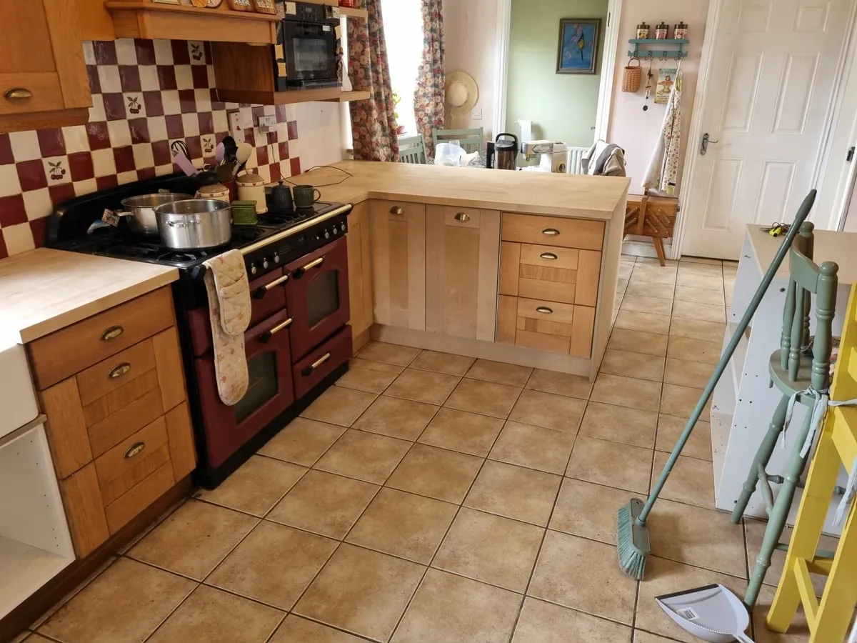 Kitchen fitter - Image 3