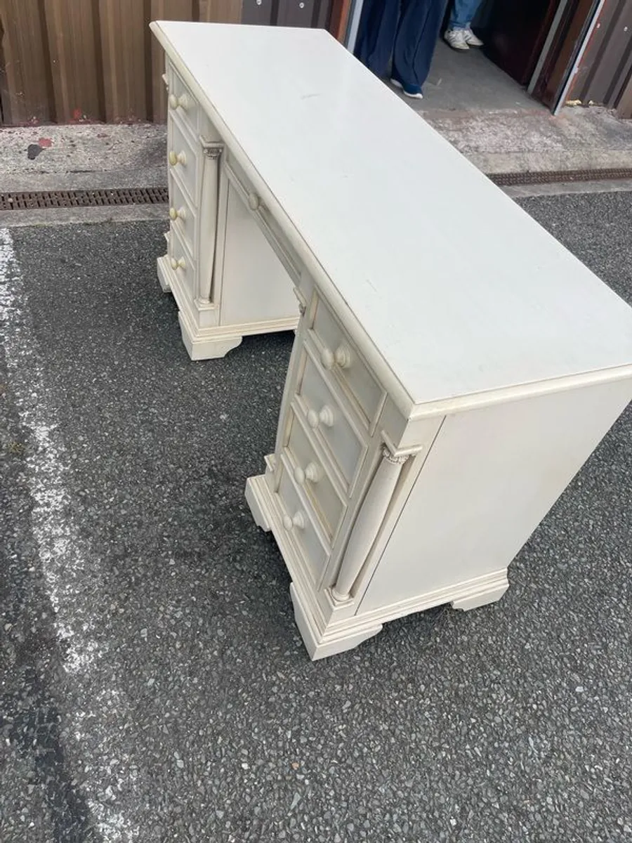 dressing table - Image 1