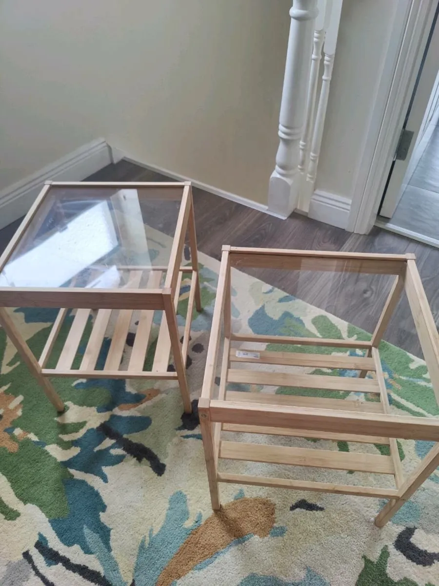2x glass top bedside tables - Image 1