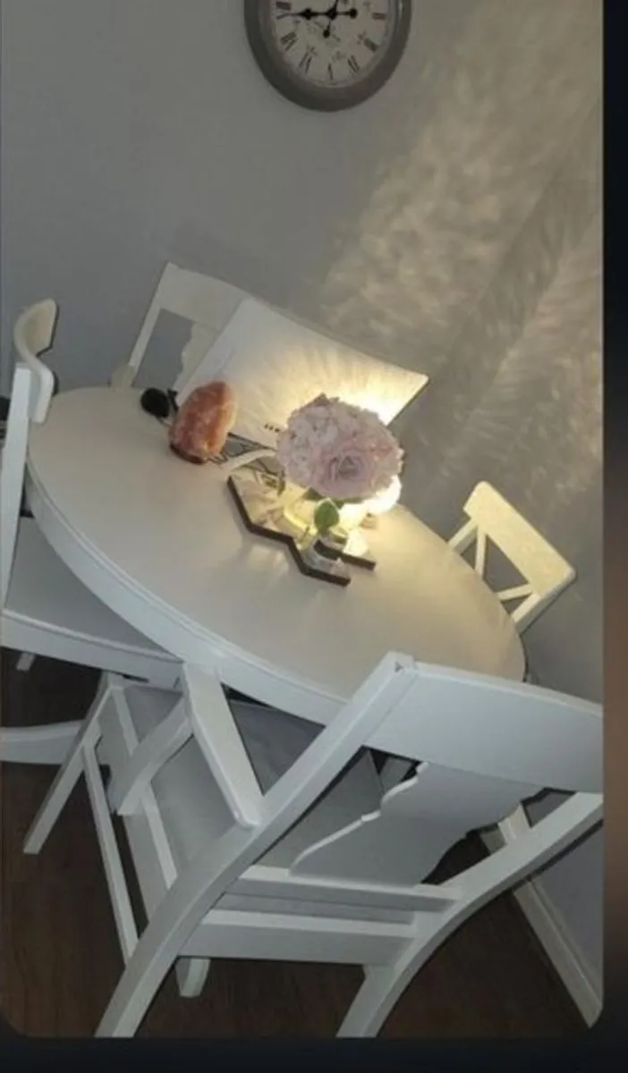 table and chairs - Image 1