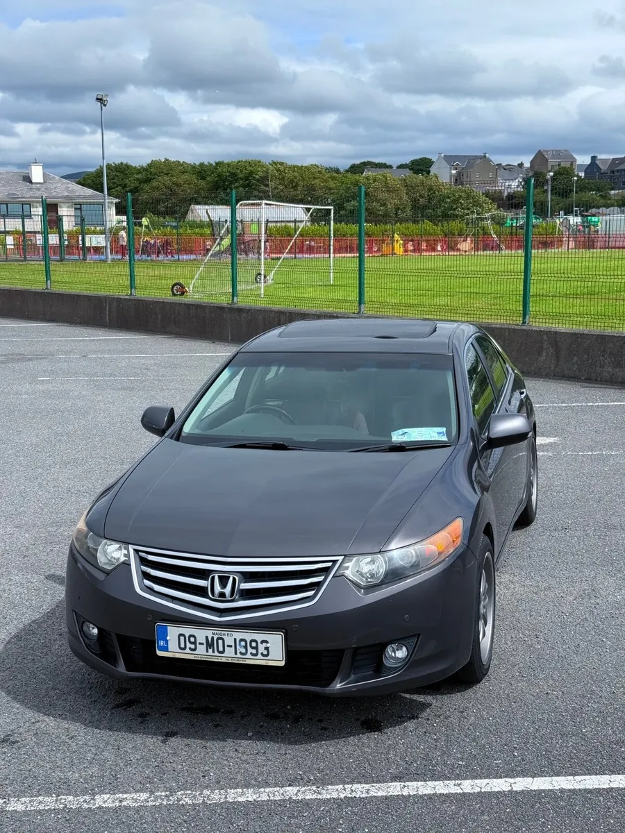 Honda Accord 2009 - Image 2