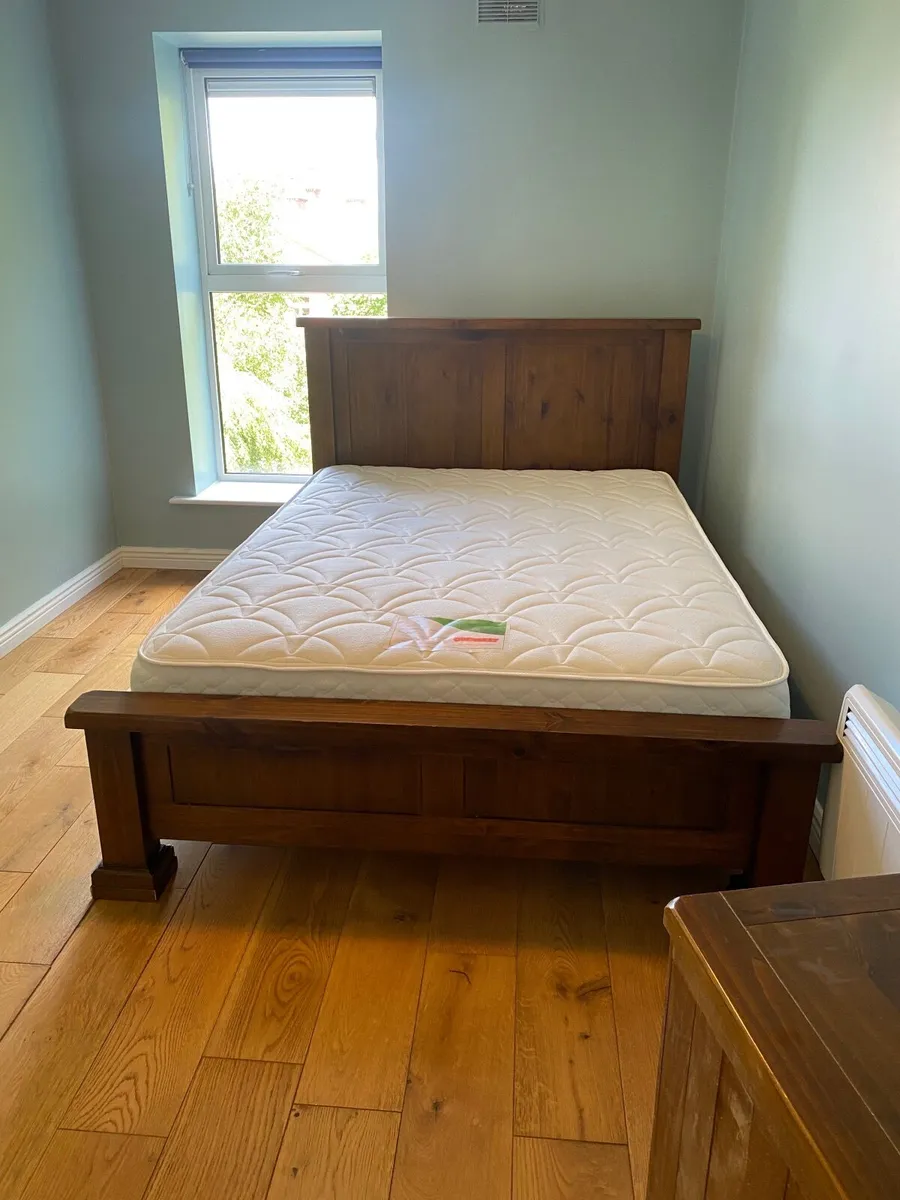 Bed,  mattress  and bedside table - Image 2