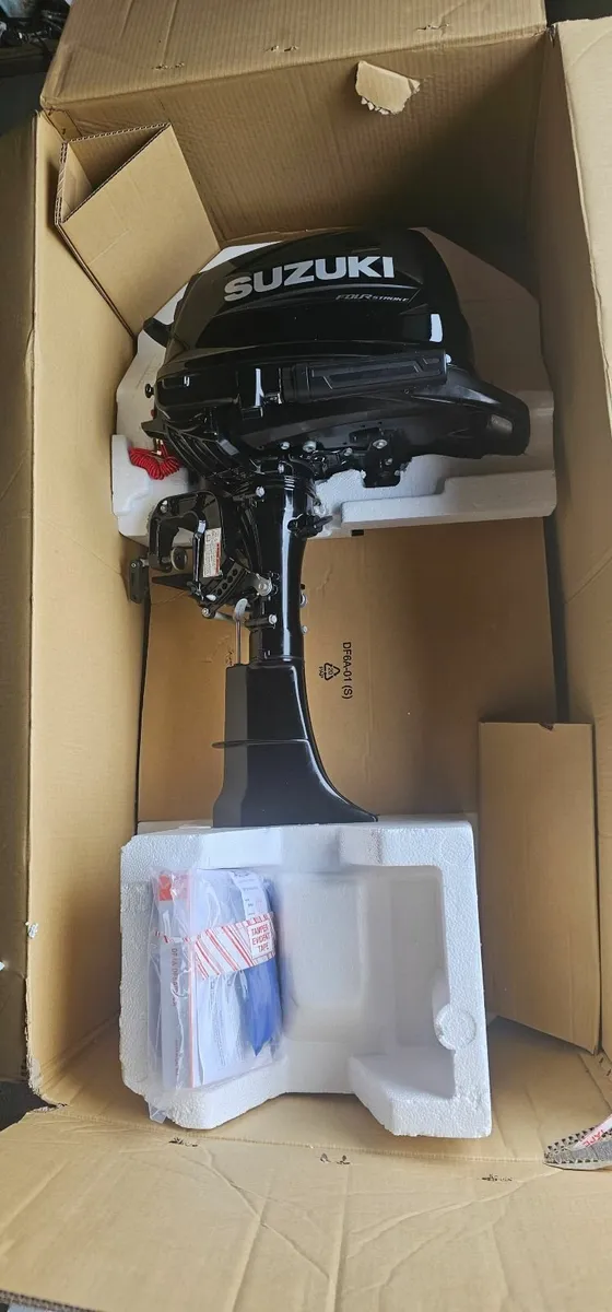 Suzuki 6hp outboard - Image 3