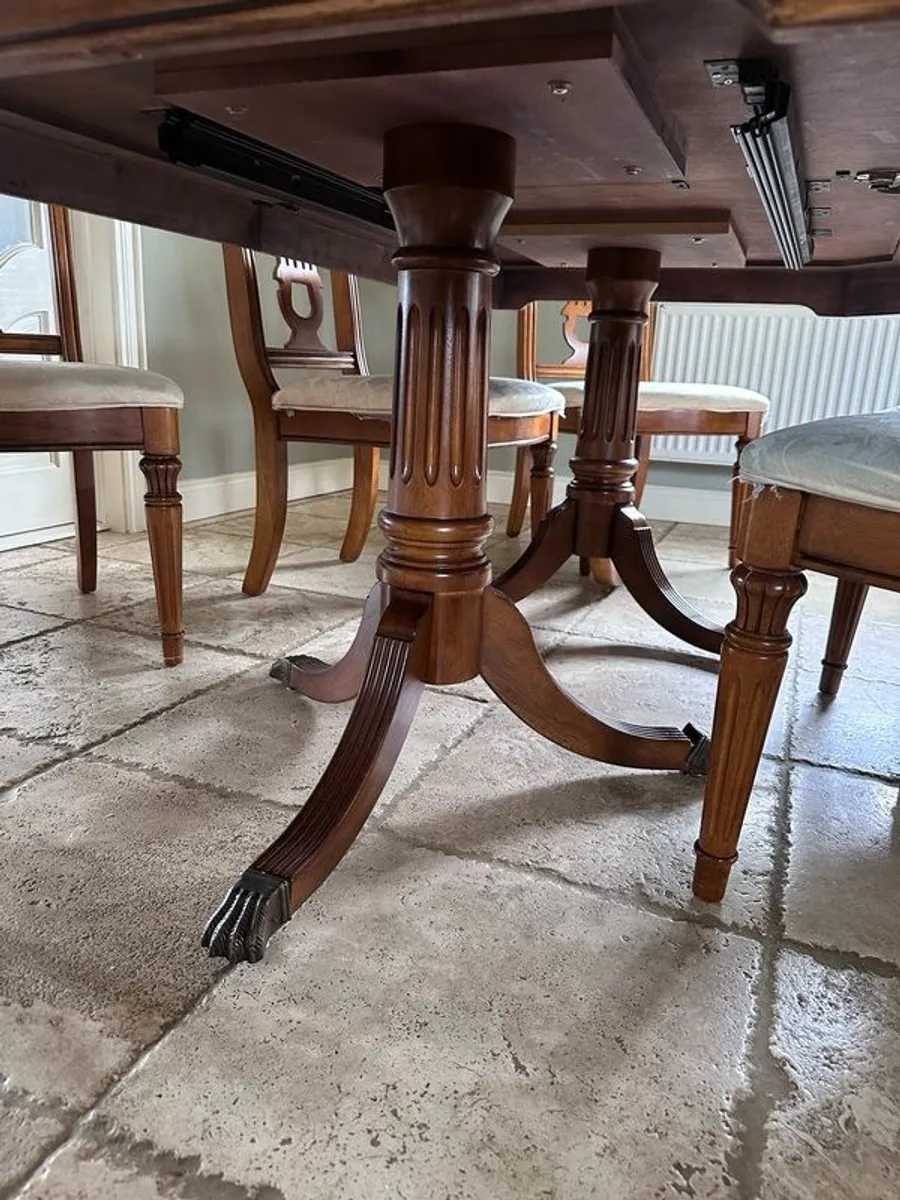 Dining table and chairs - Image 1
