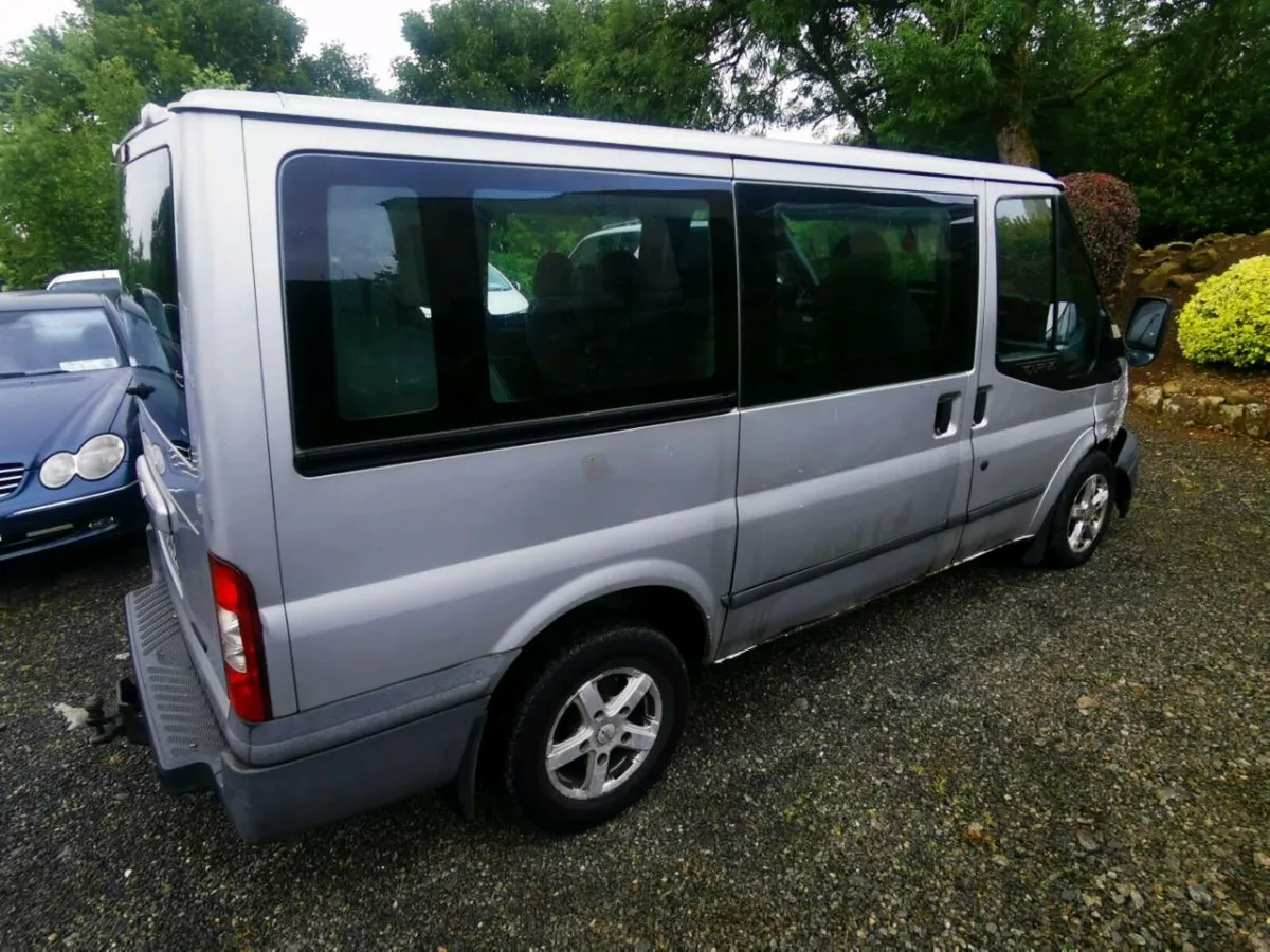 11 Ford Tourneo 9 seater bus - Image 2