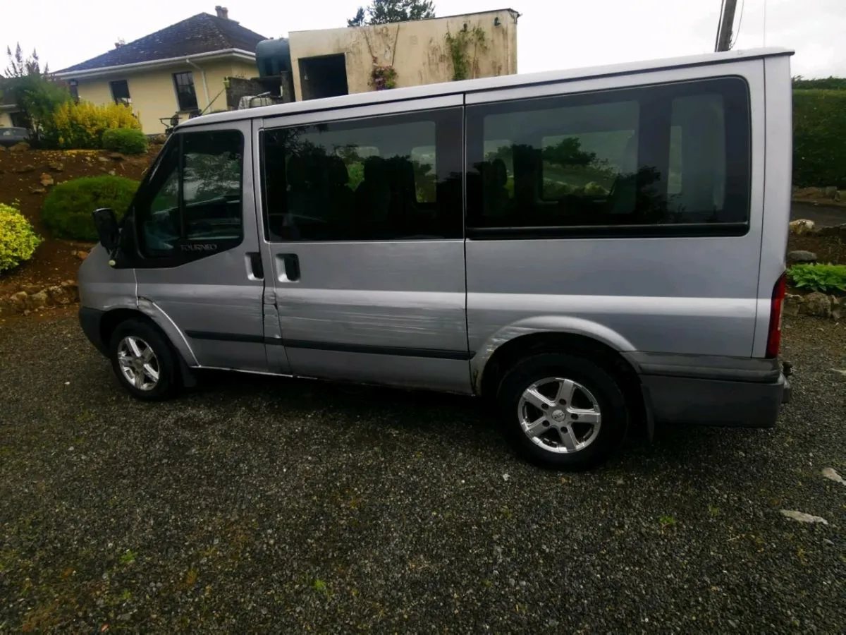 11 Ford Tourneo 9 seater bus - Image 3