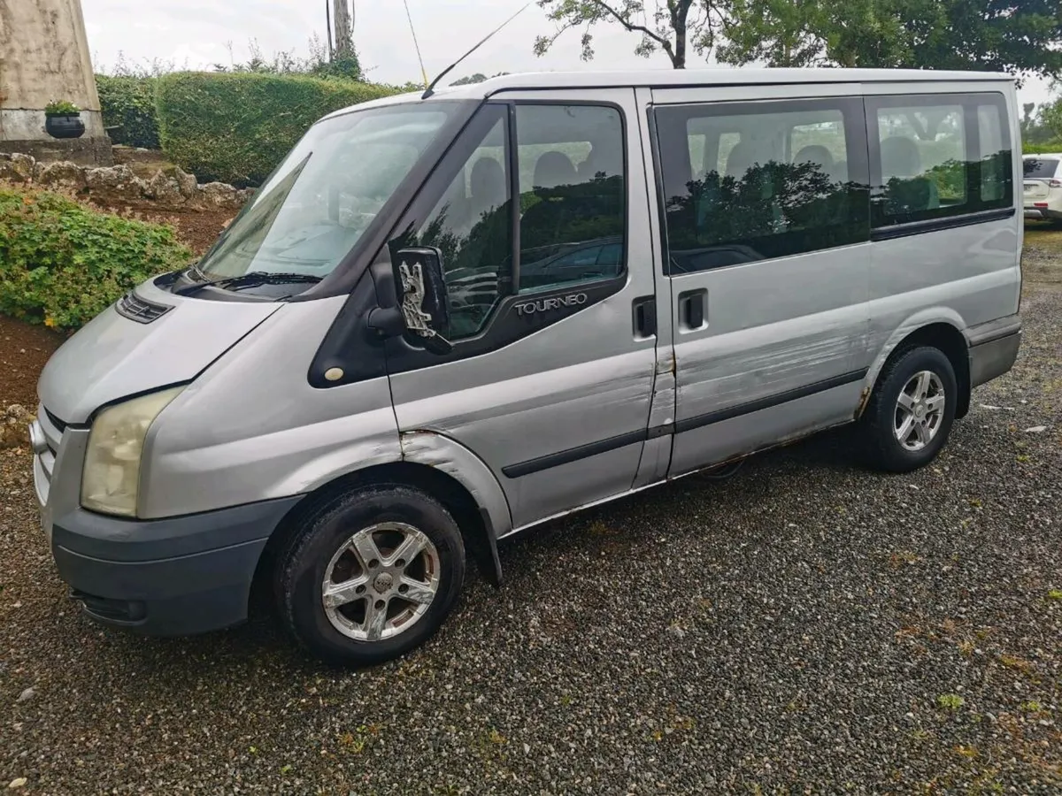 11 Ford Tourneo 9 seater bus - Image 4