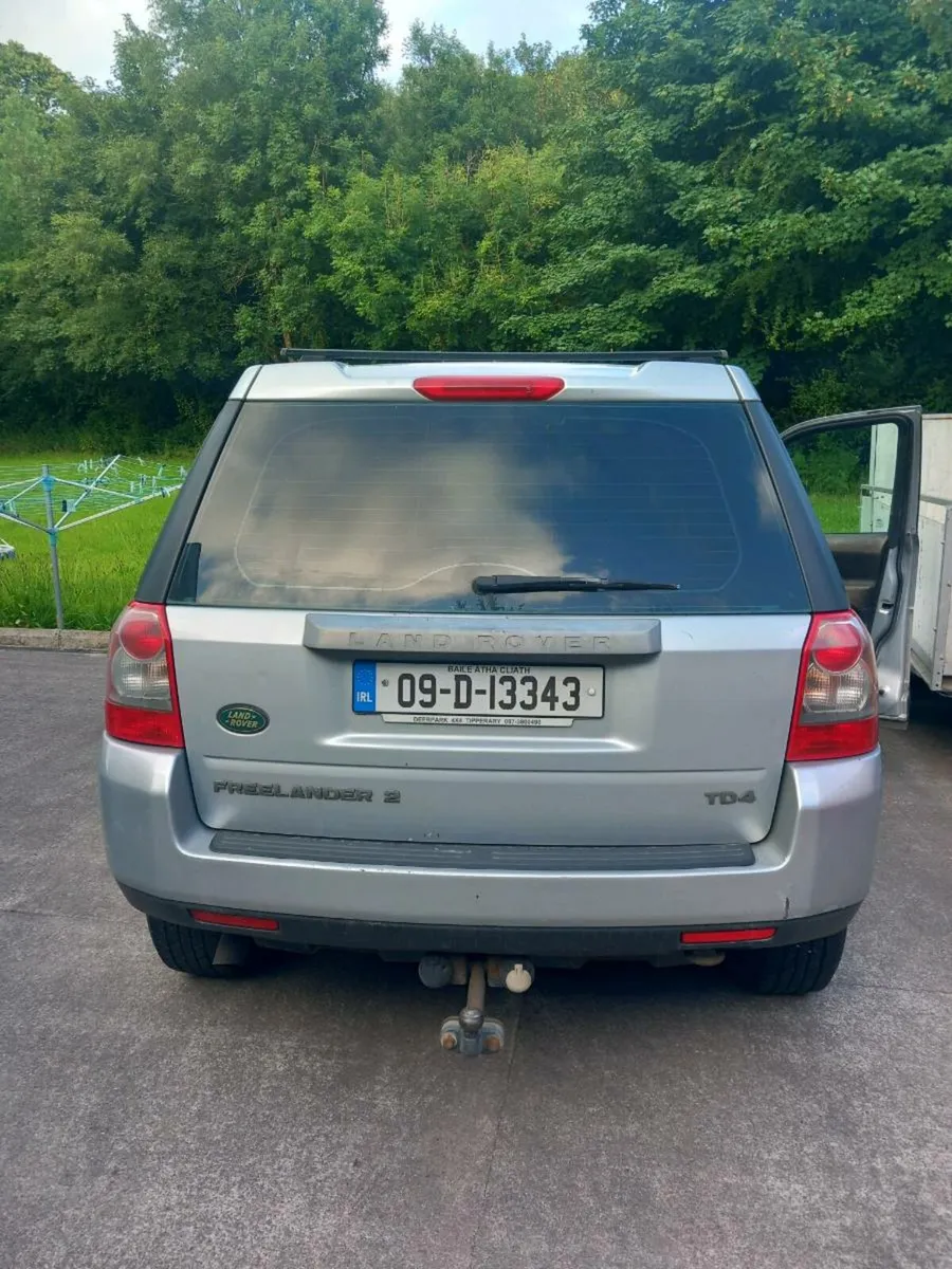 Car and trailer - Image 3
