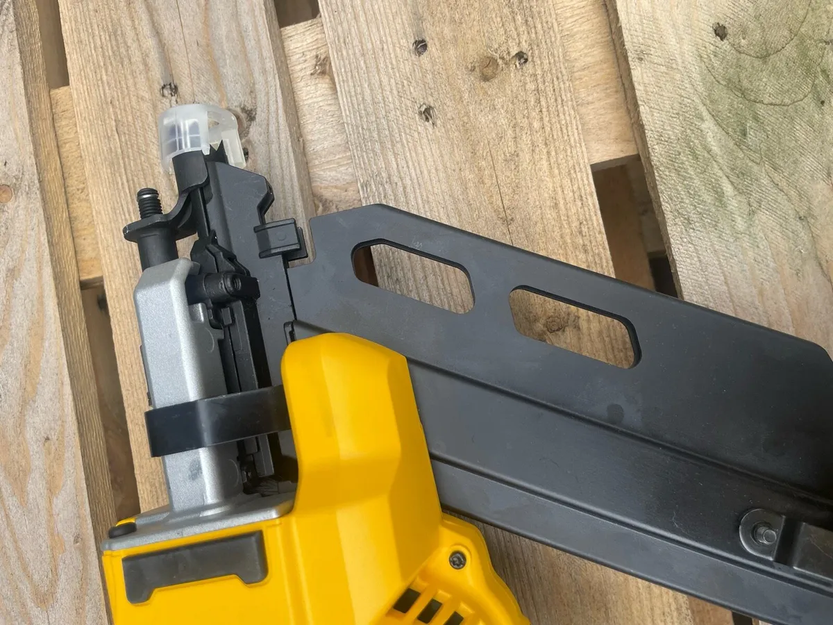 Dewalt New model framing nailer - Image 4