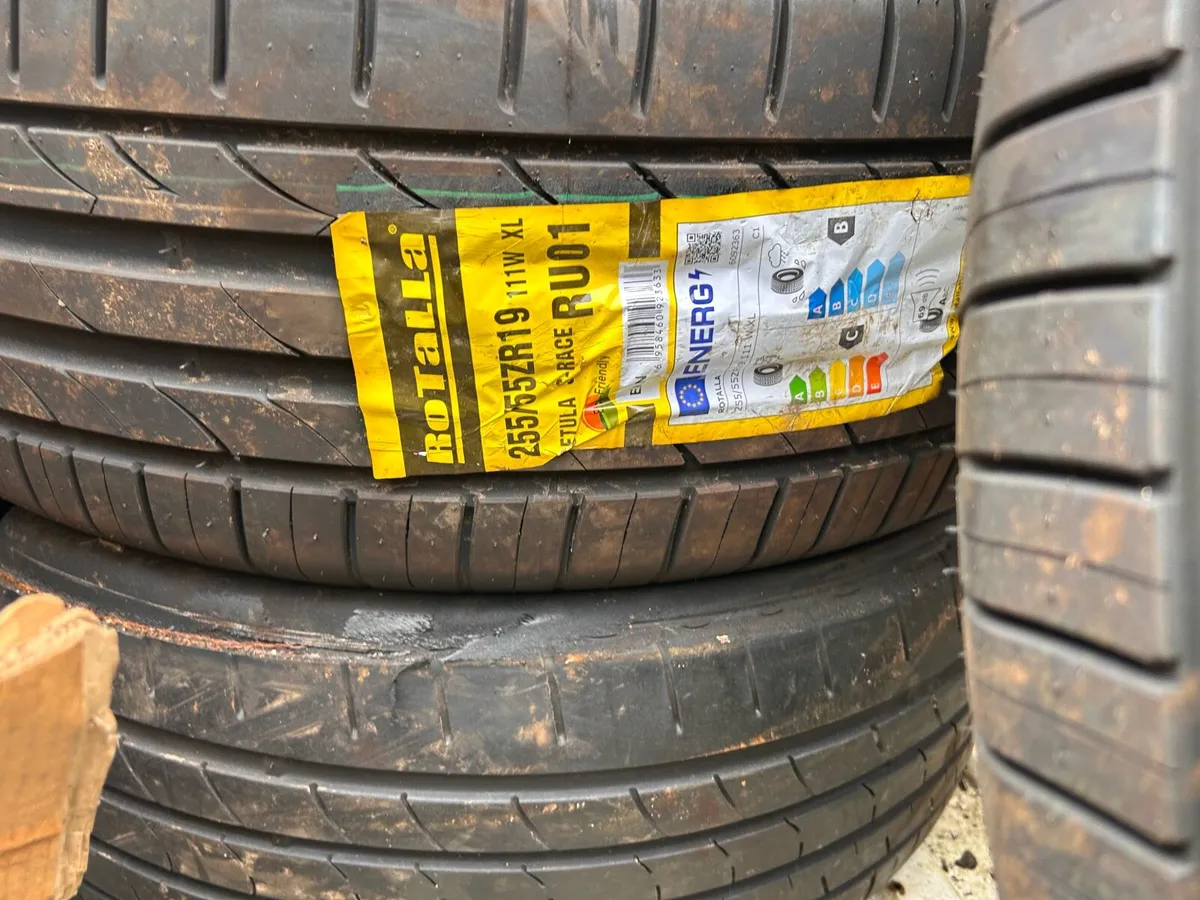 Set of 4 Land Rover rims and very good tyres - Image 2