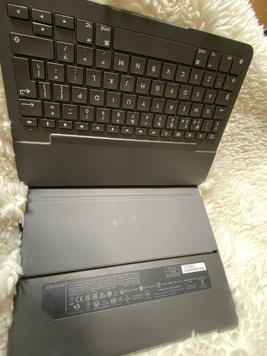 Apple iPad 9th Gen 64gb + Logitech cover - Image 3