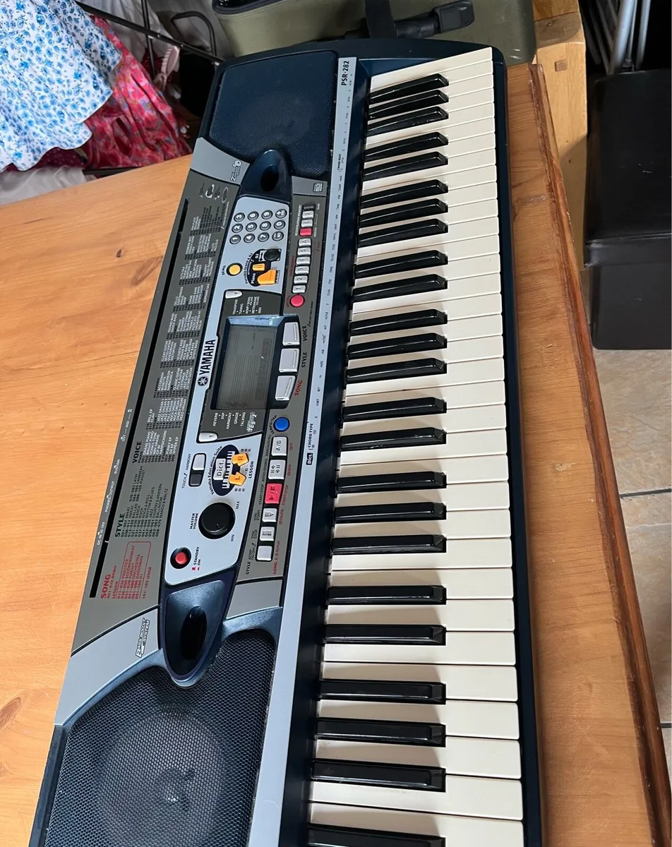 Yamaha keyboard - Image 1
