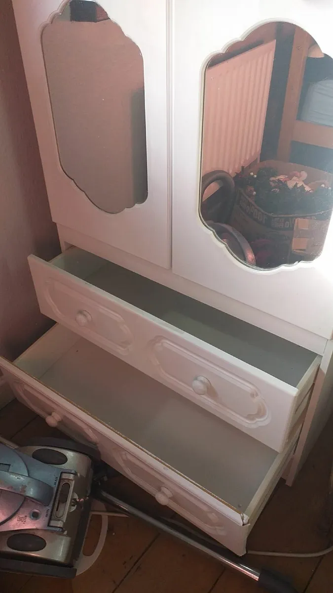 White wardrobe - Image 1