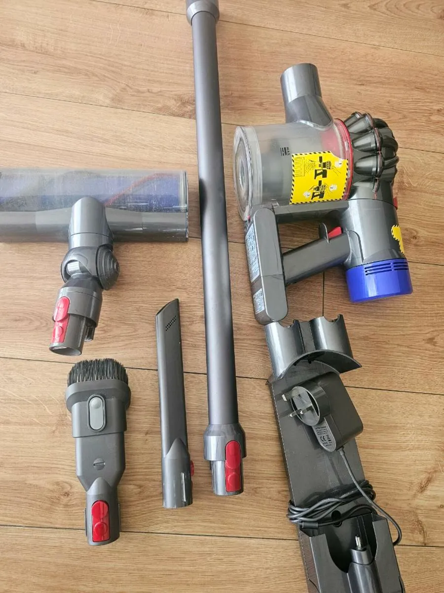 Dyson V8 absolute, Excellent condition - Image 1