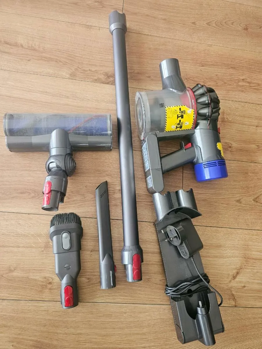 Dyson V8 absolute, Excellent condition - Image 3