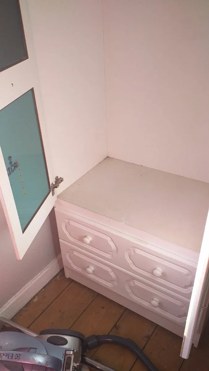 White wardrobe - Image 2