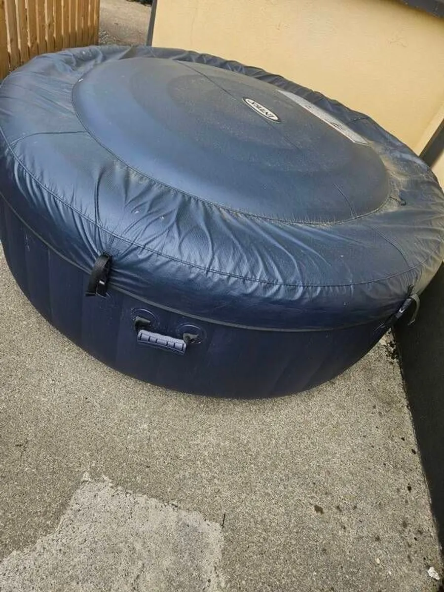Hot tub - Image 1
