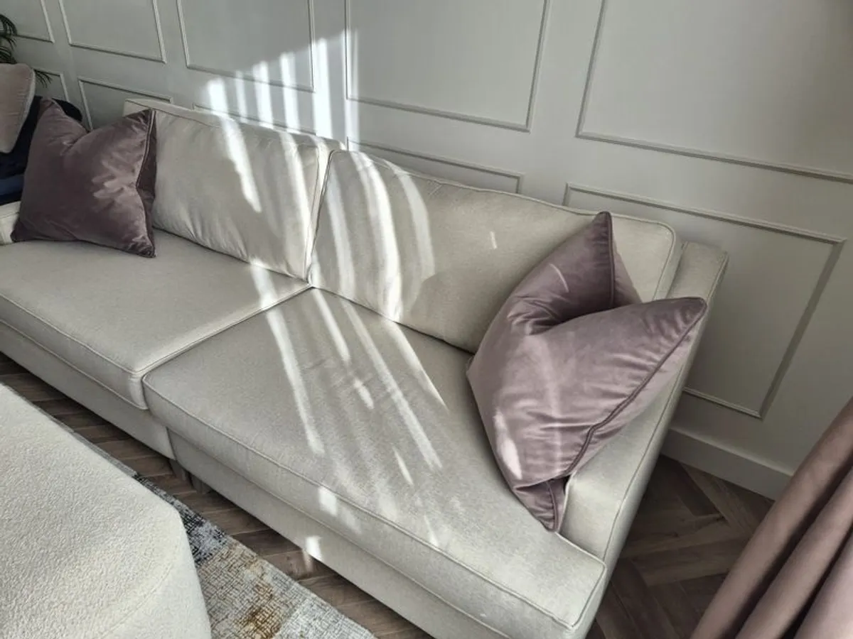 Pristine condition Ventura Monroe 3-Seater Sofa - Almost New - Image 2