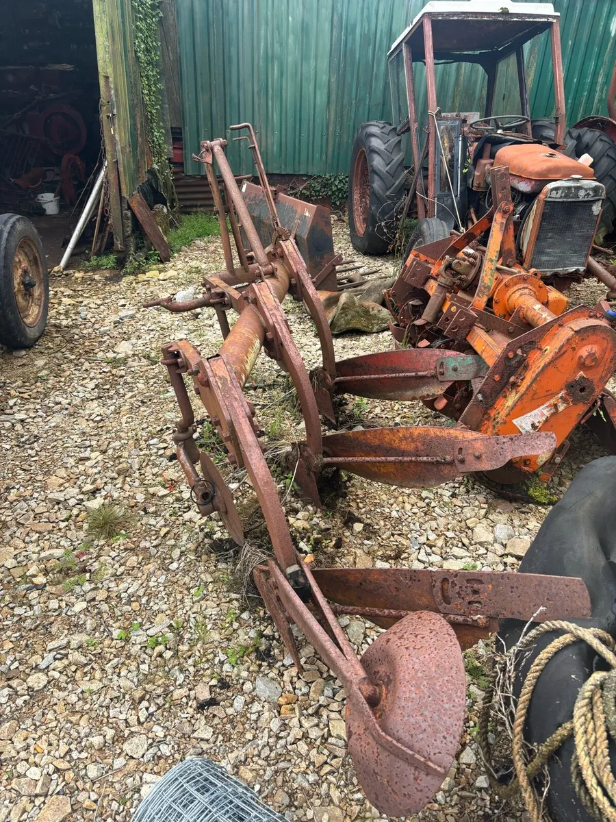 Quickie front loader and ploughs - Image 3