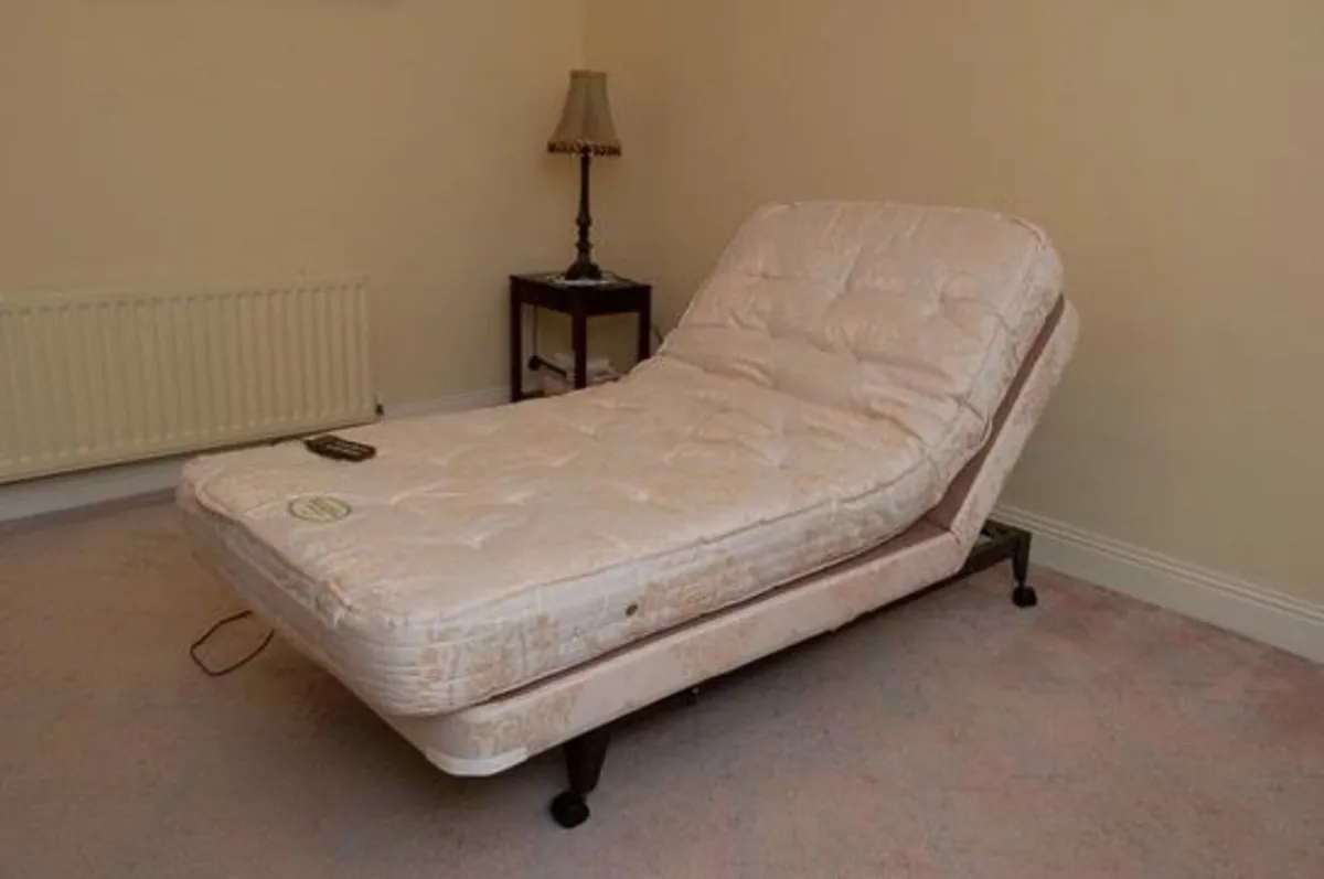 Craftmatic Electric Adjustable Beds x 2 - Image 1
