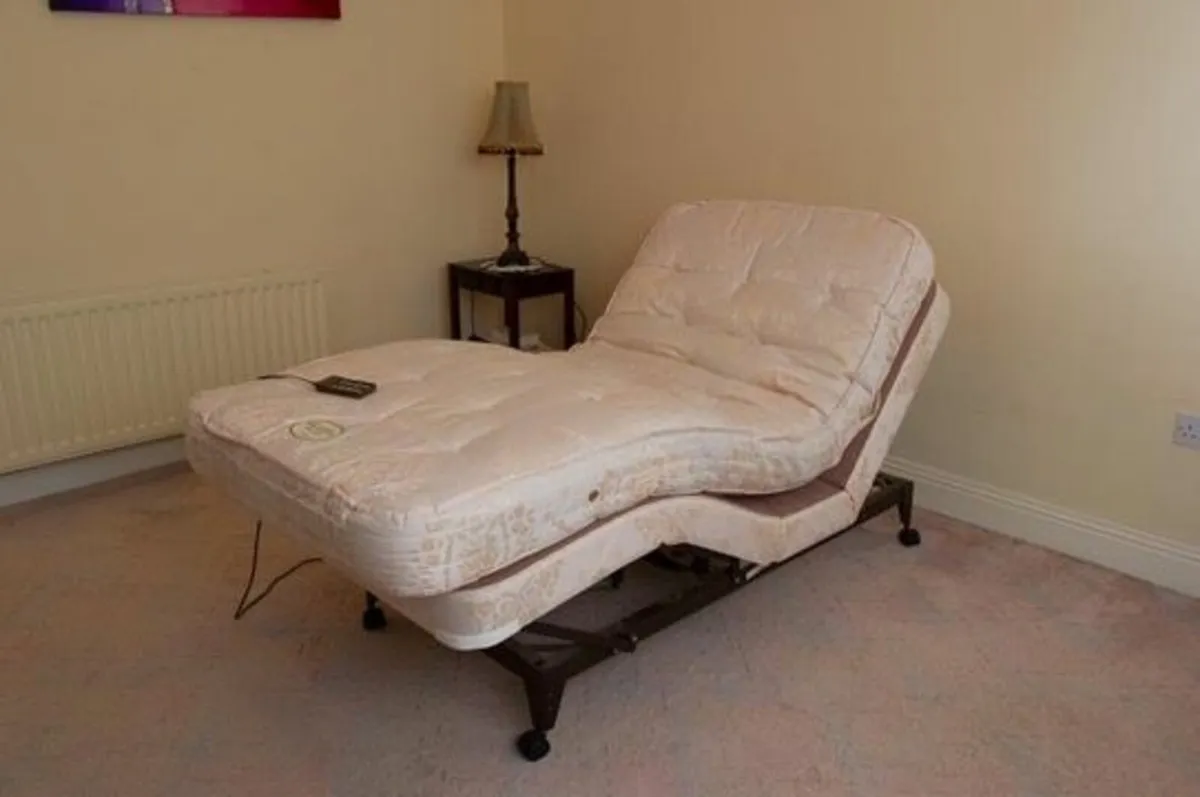 Craftmatic Electric Adjustable Beds x 2 - Image 3