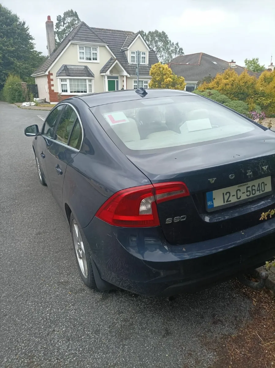 Volvo S60 2012 - Image 2