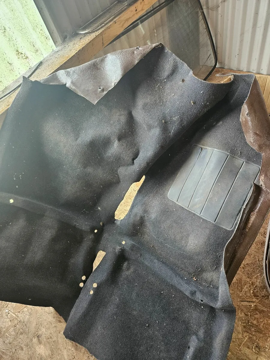 Peugeot  205 1.9  used panels - Image 4