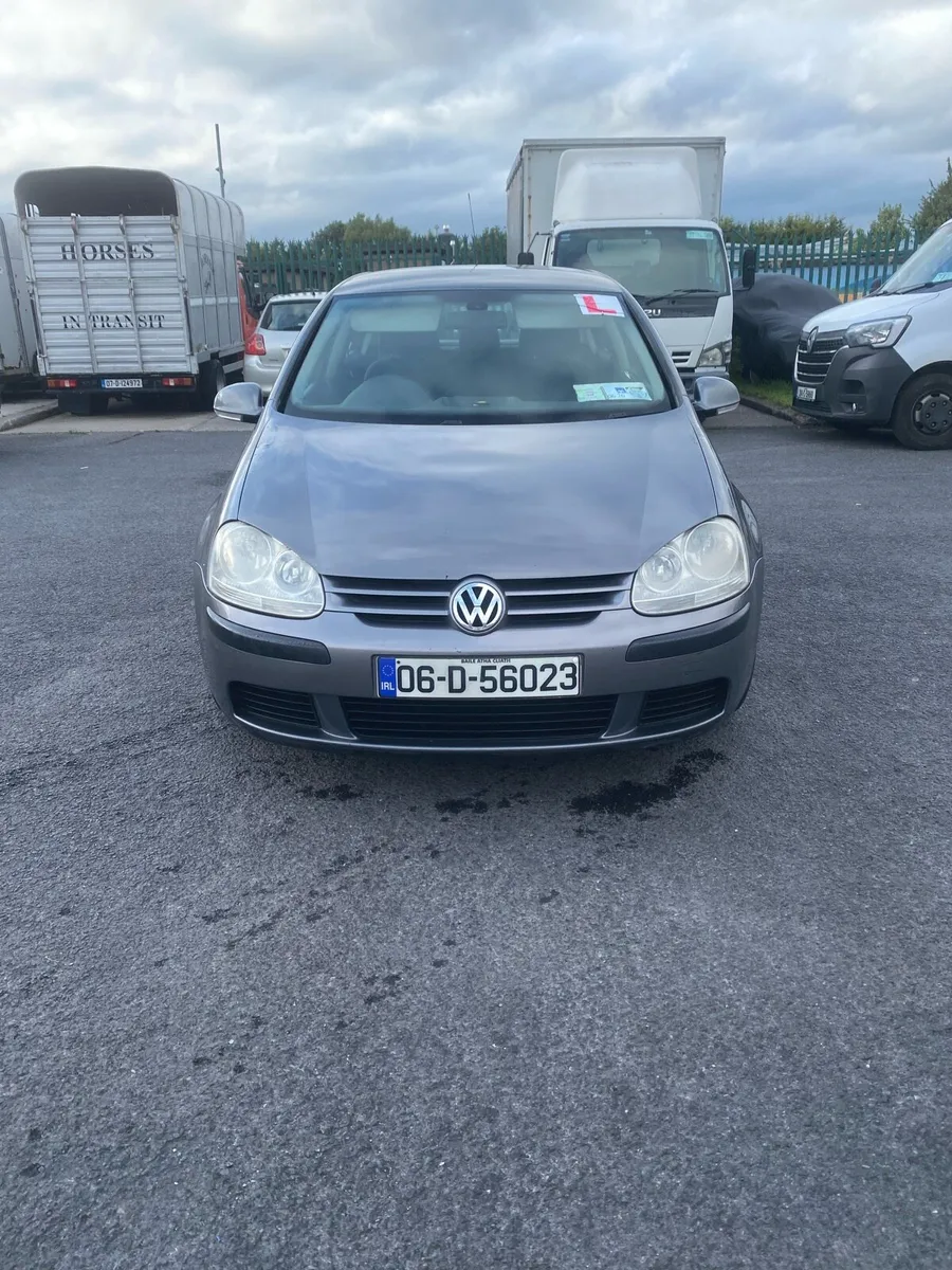 Volkswagen Golf 1.4 petrol manual - Image 4