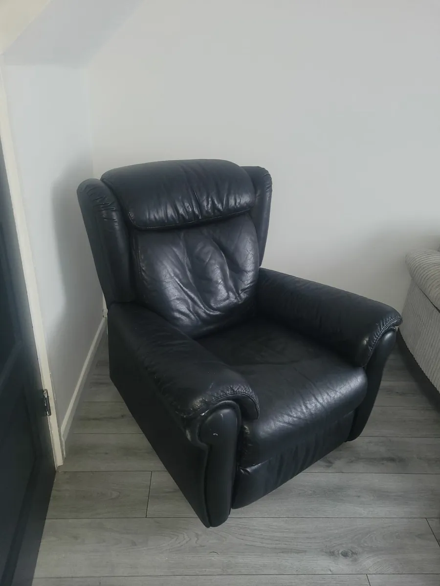 Recliner chair - Image 1