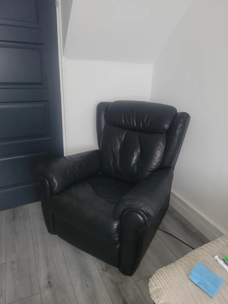 Recliner chair - Image 4