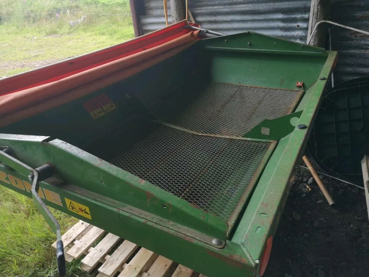 Fertiliser spreader - Image 3