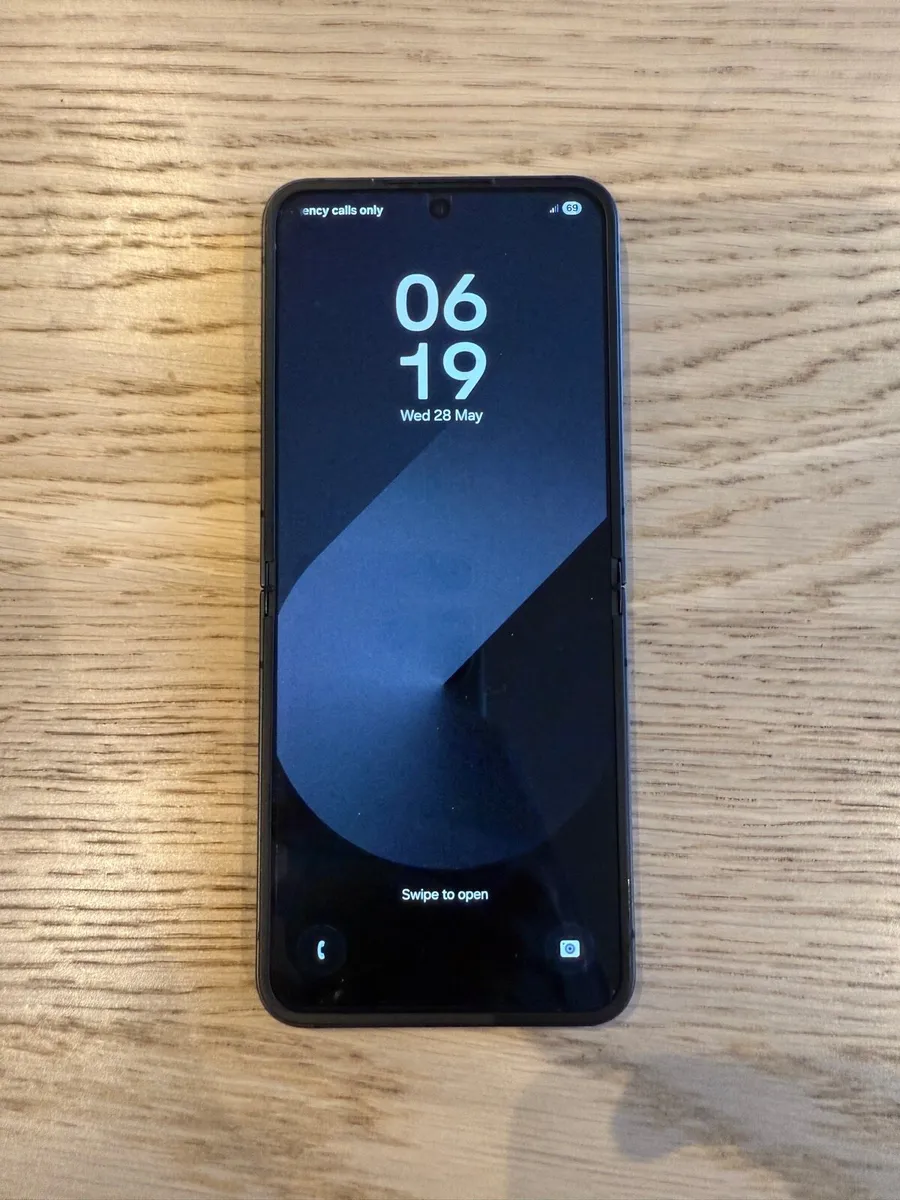 Samsung Galaxy Z Flip 6 256 GB - Image 1
