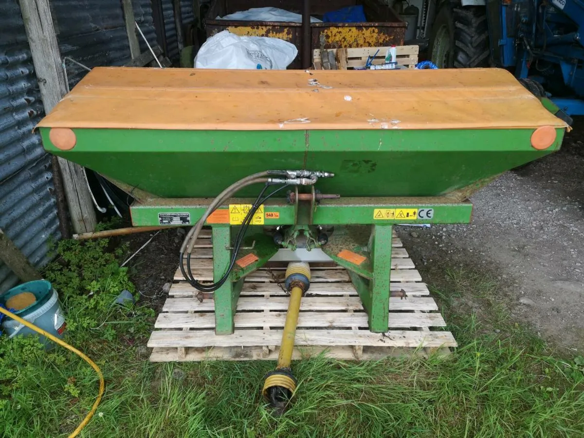 Fertiliser spreader - Image 1
