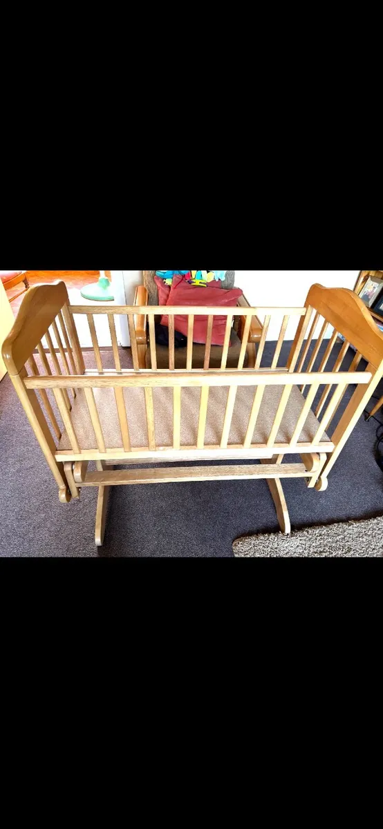 Wooden cot - Image 2