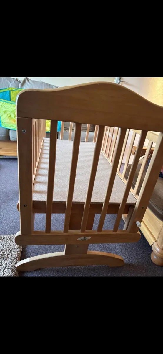 Wooden cot - Image 3