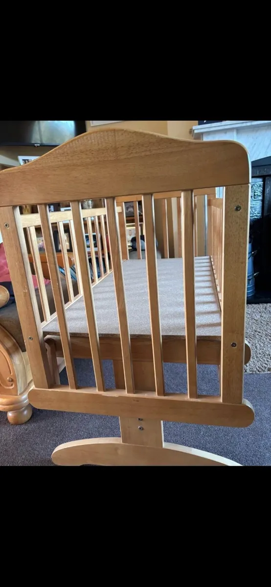 Wooden cot - Image 4
