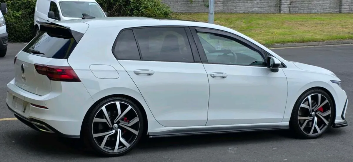Volkswagen Golf 1.4 245HP GTE DSG Showroom Conditi - Image 1