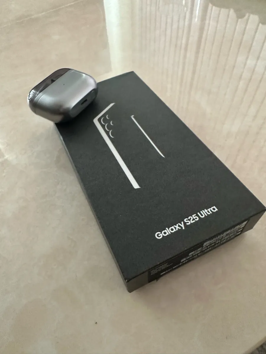 Samsung s25 ultra with bud 3pros - Image 2