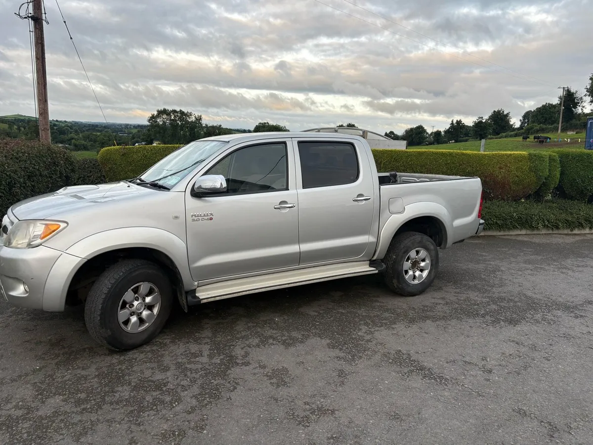 Toyota Hilux - Image 1