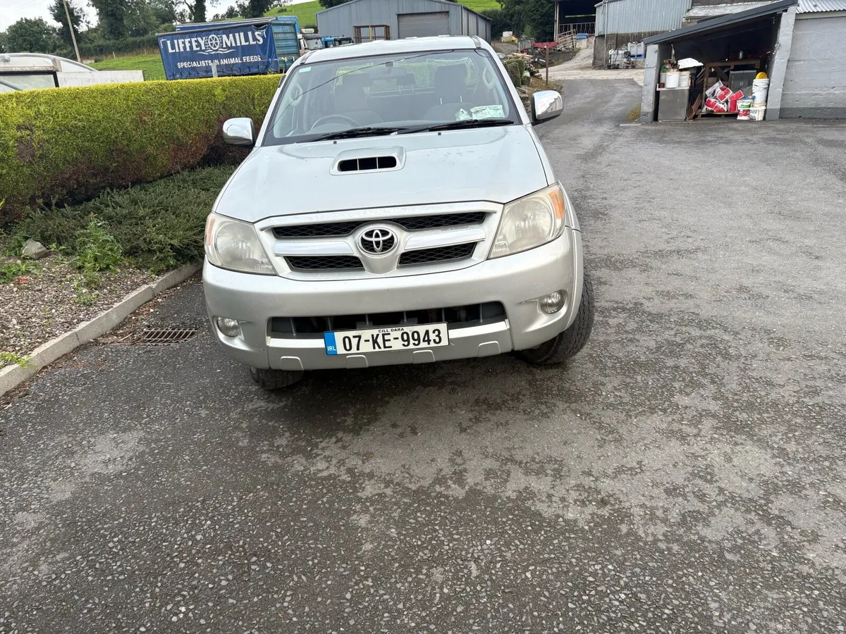 Toyota Hilux - Image 2