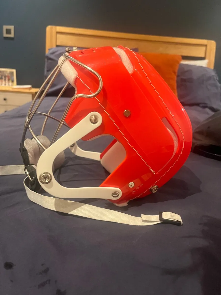 Hurling helmet - Image 2