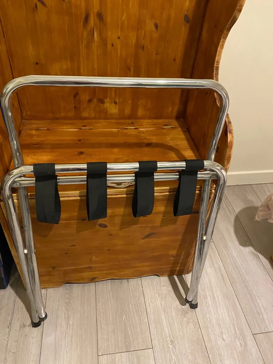 suit case holder - Image 1