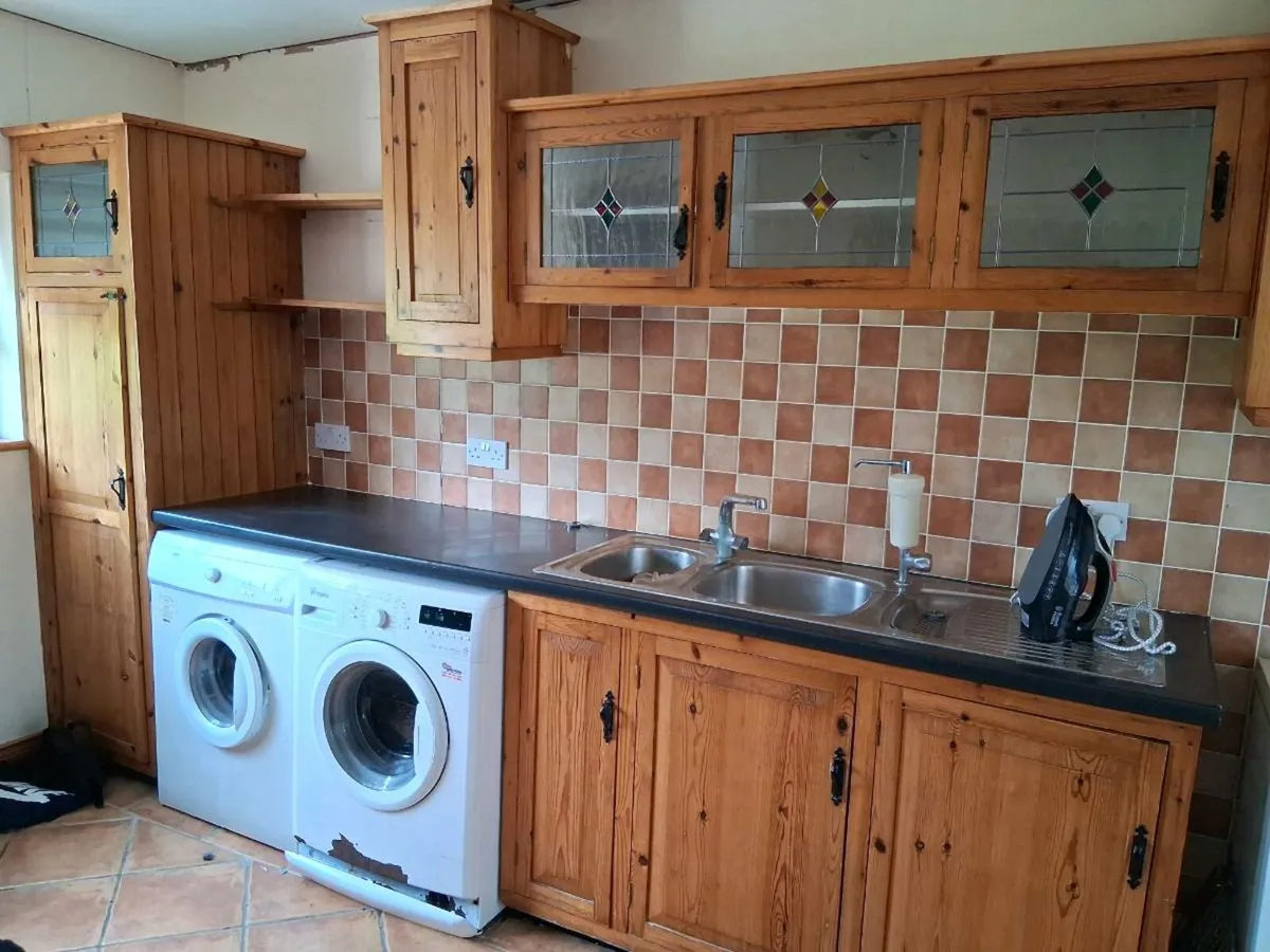 Kitchen units - Image 1