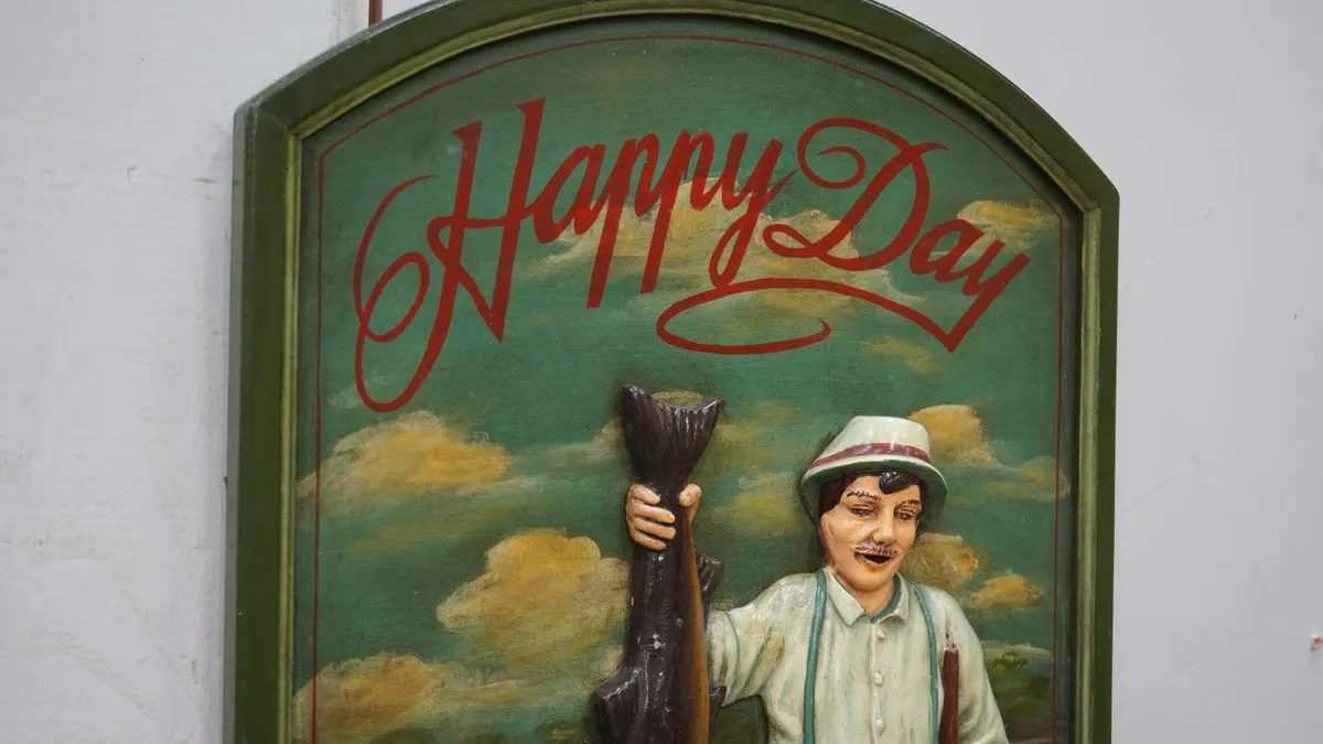 🎣 Vintage 3D Wall Plaque - “Happy Day” Fisherman - Image 2