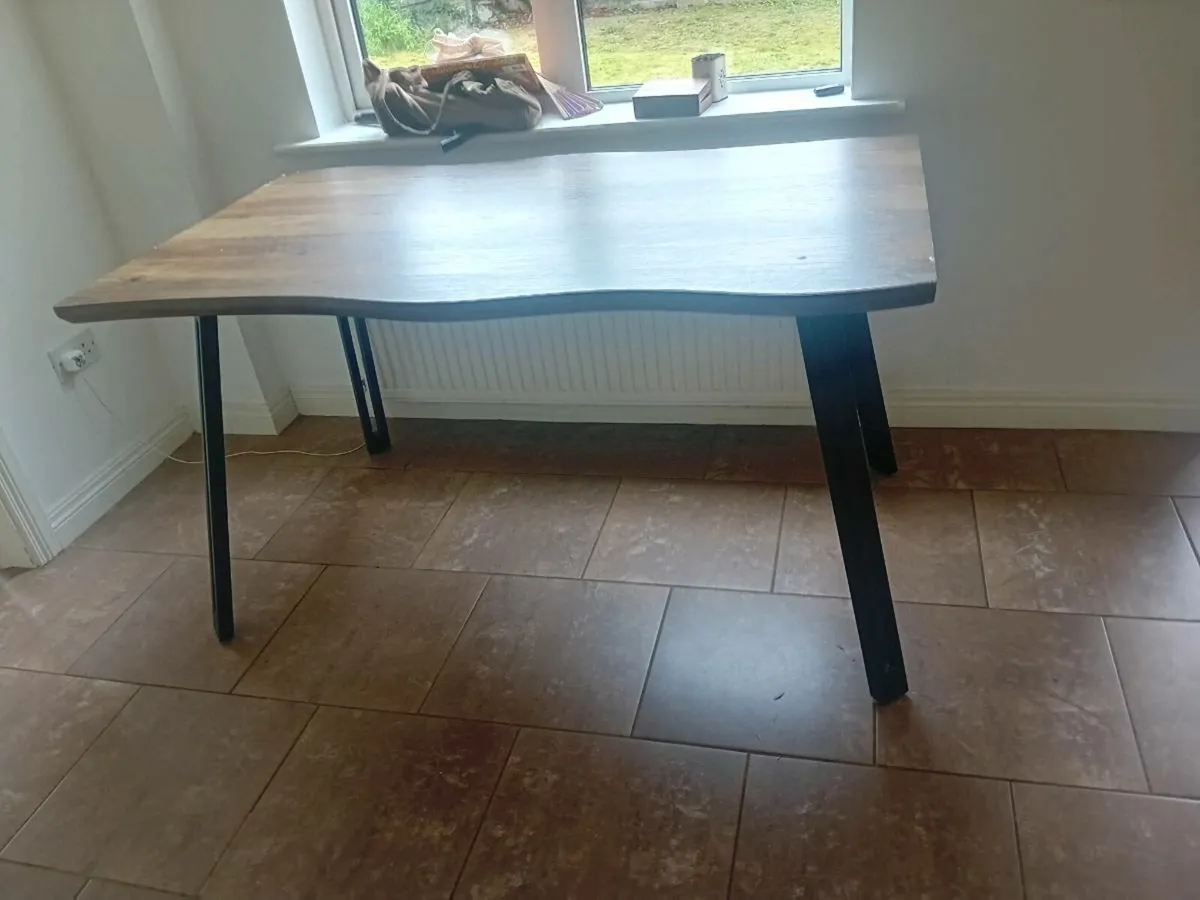 Dining table - Image 1