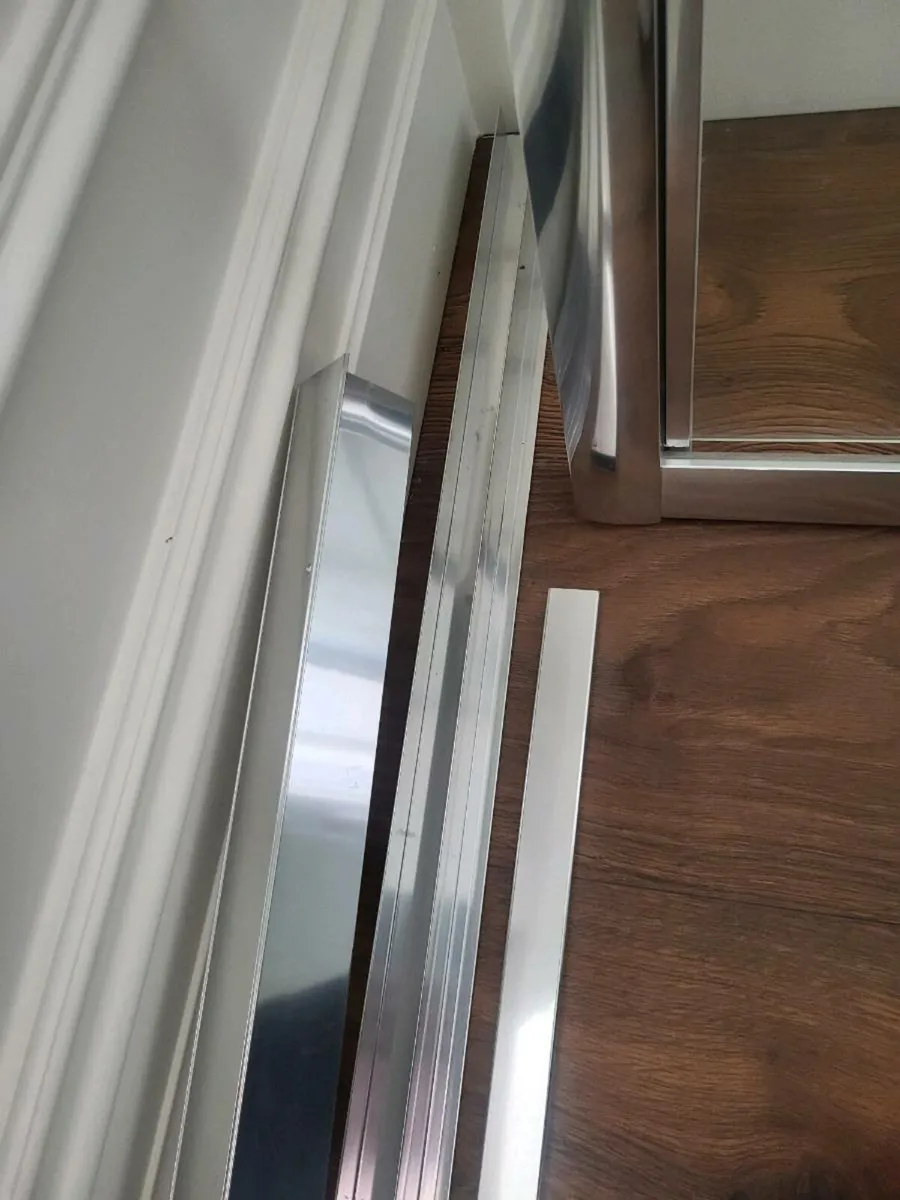900mm Shower door - Image 1